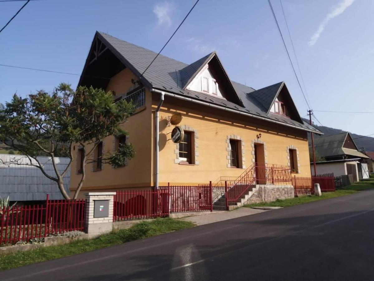 Penzion Serafin Ruzomberok Exteriör bild